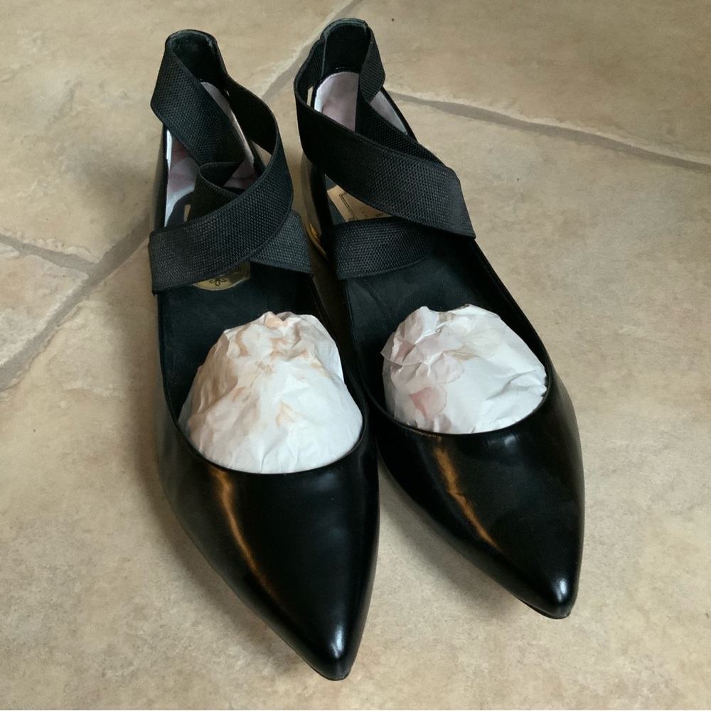 NWOB/NWOT Ted Baker Cencae Black Leather Cross Strap Flats Sz 40 / Sz 9